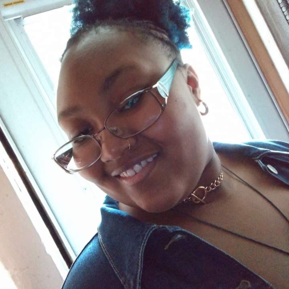 Meet your Posher, Destiny - Picture 2 of 5